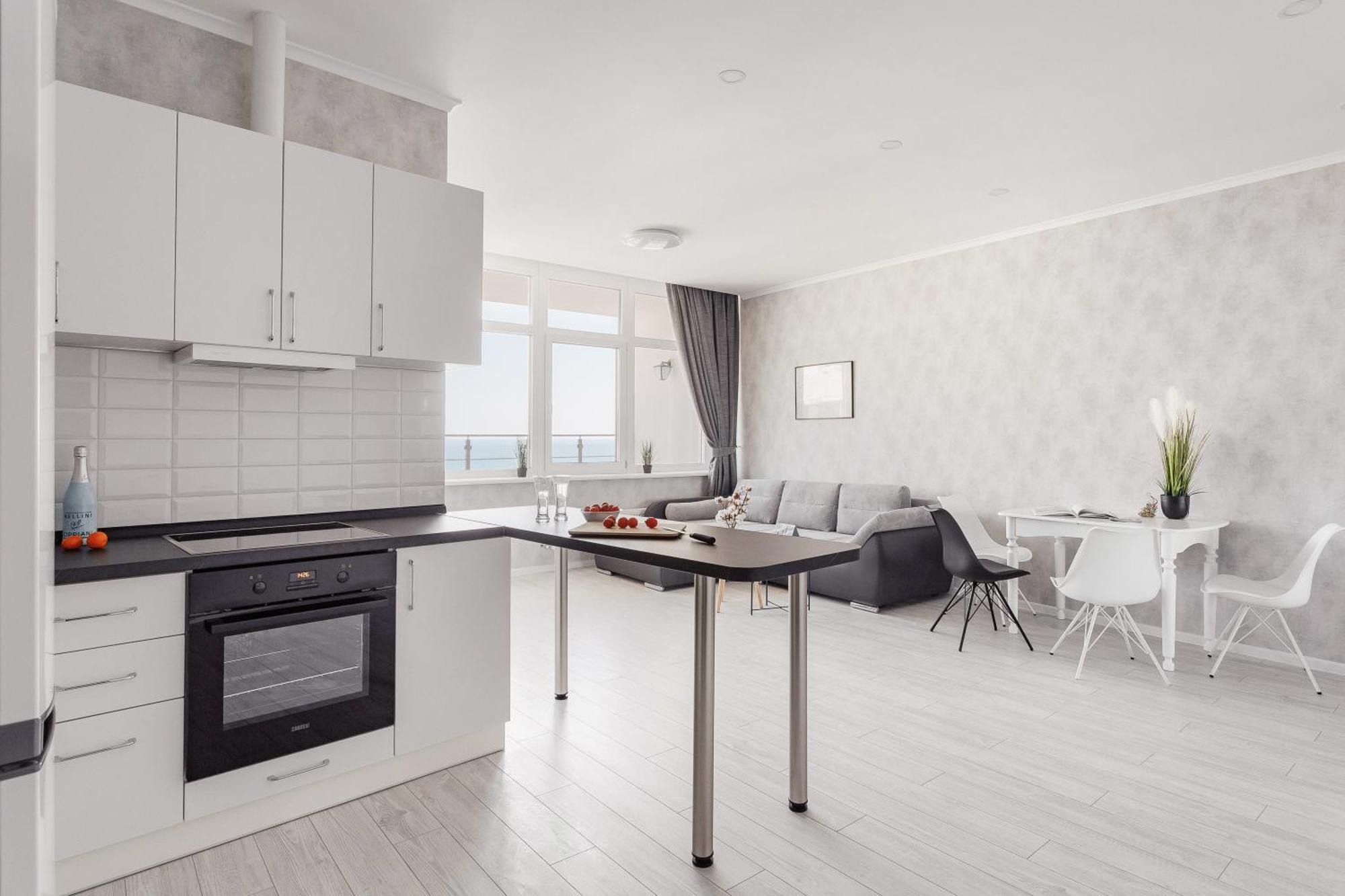 Sea & Sky Apartments Odessza Szoba fotó