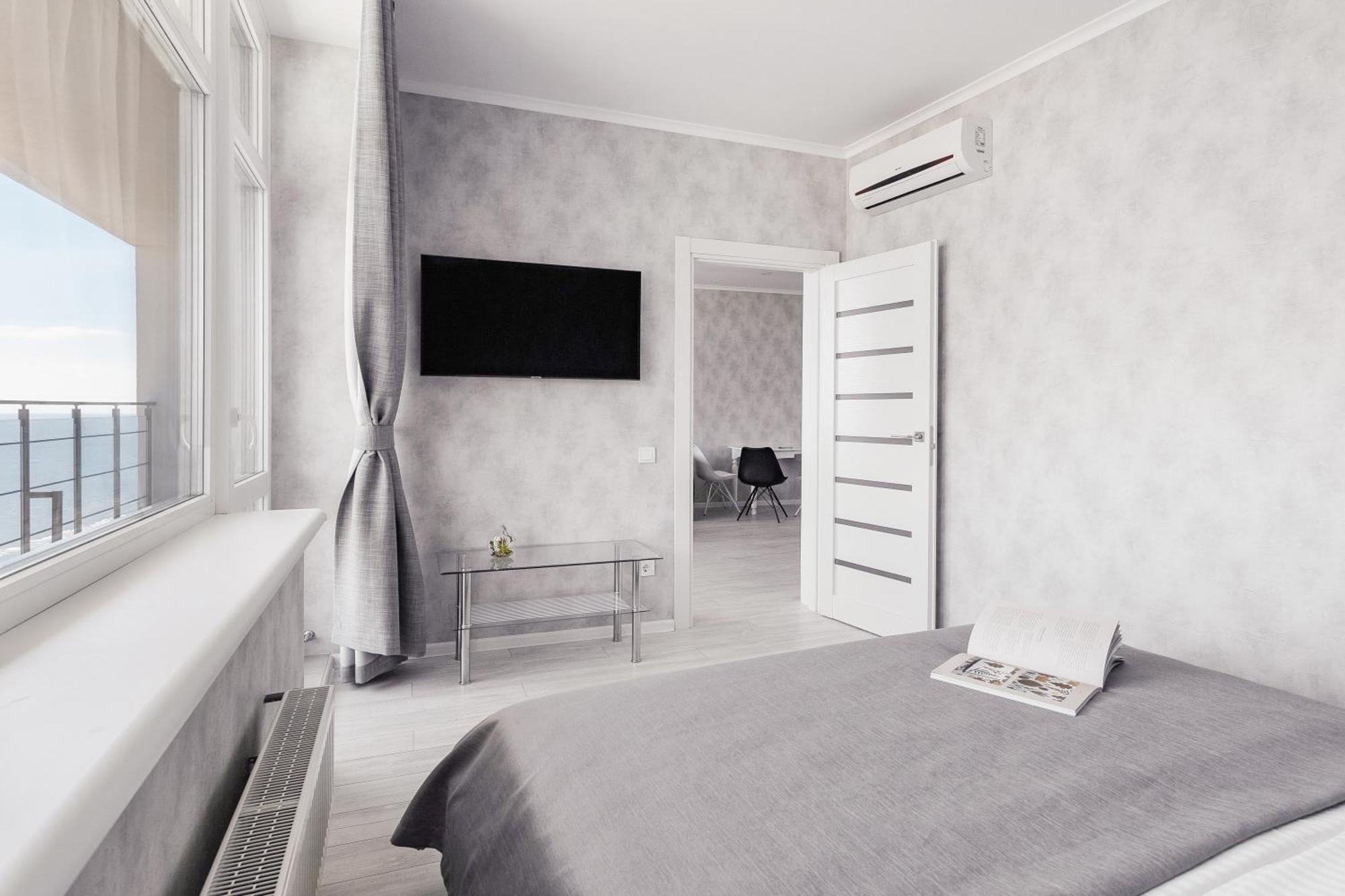 Sea & Sky Apartments Odessza Szoba fotó