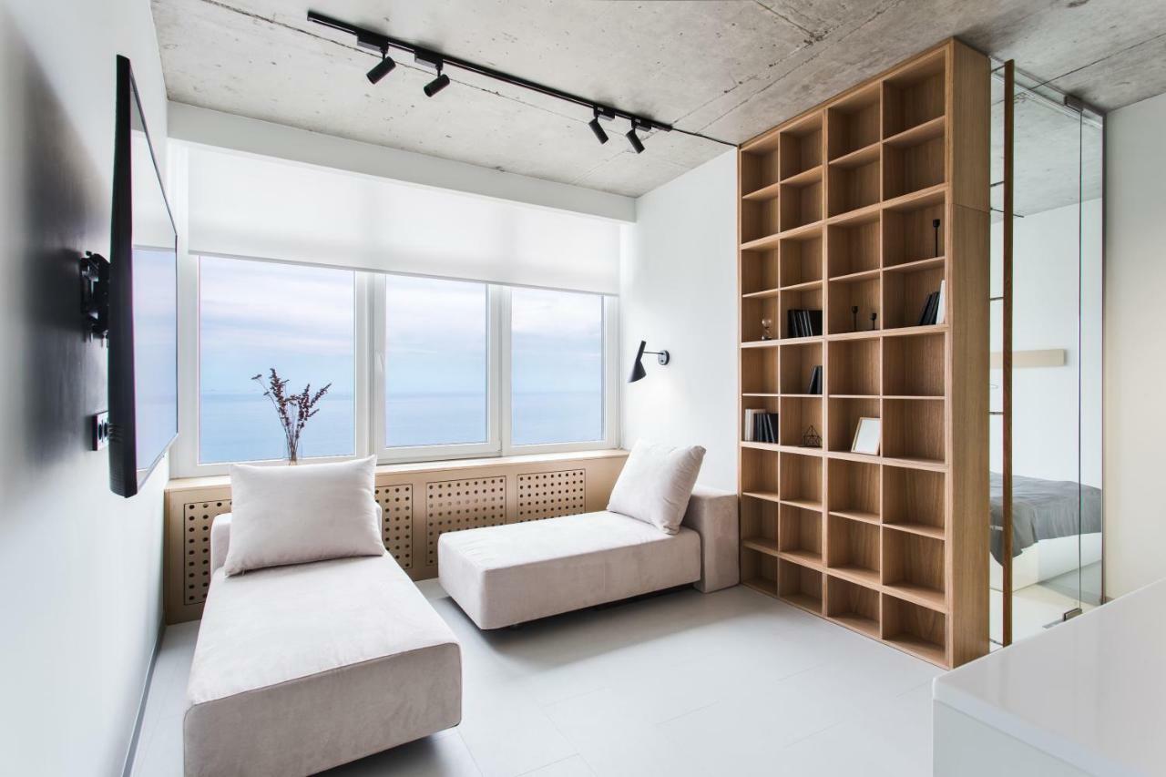 Sea & Sky Apartments Odessza Szoba fotó